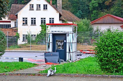 Gegen 4.40 Uhr am Donnerstag wurde der Sparkassen-Automat  in Zell gesprengt. Foto: Schwendemann