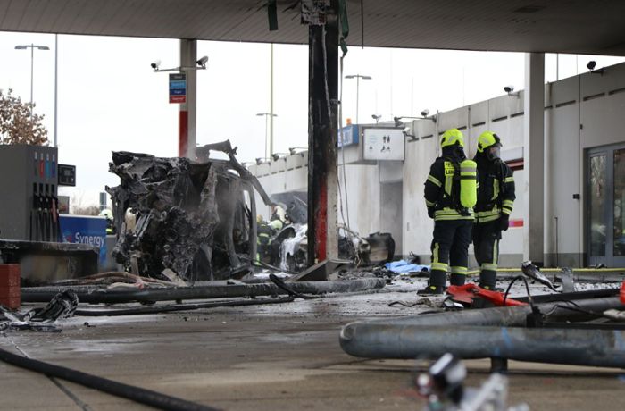 A45 in Hessen: Zwei Tote bei Explosion und Brand an Autobahnraststätte
