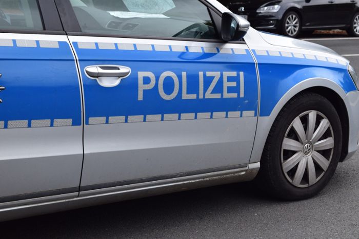 Polizei sucht Zeugen: Unbekannter überholt riskant auf L 177 bei Hardt