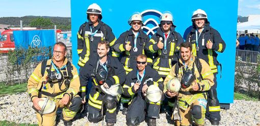 Diese Aktiven der Schömberger Feuerwehr haben den Towerrun im Rottweiler Testturm erfolgreich absolviert. Fotos: Feuerwehr Foto: Schwarzwälder Bote