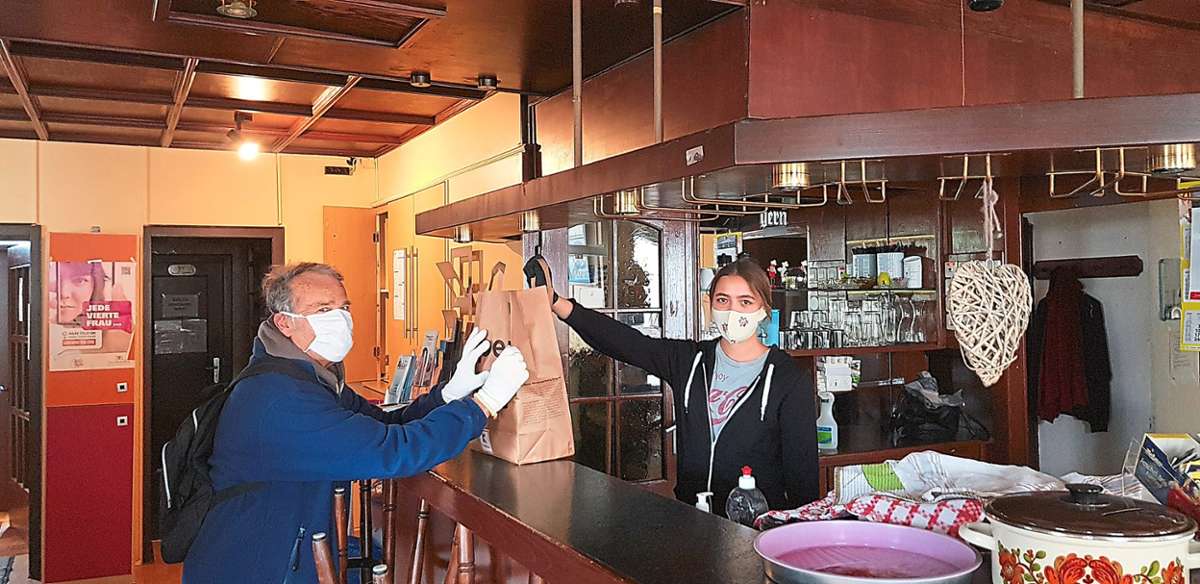 Als wegen der Pandemie keine Mahlzeiten im Café eingenommen werden durften, wurden Esspakate ausgegeben. Foto: privat