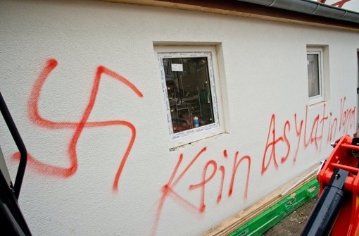 In Nürnberg sind drei geplante Flüchtlingsunterkünfte abgebrannt - vermutet wird Brandstiftung. Foto: dpa