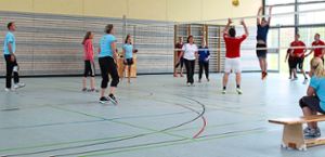 Heiß umkämpft sind die Begegnungen beim Volleyballturnier der SMV der Schömberger Realschule.  Foto: Schule Foto: Schwarzwälder Bote