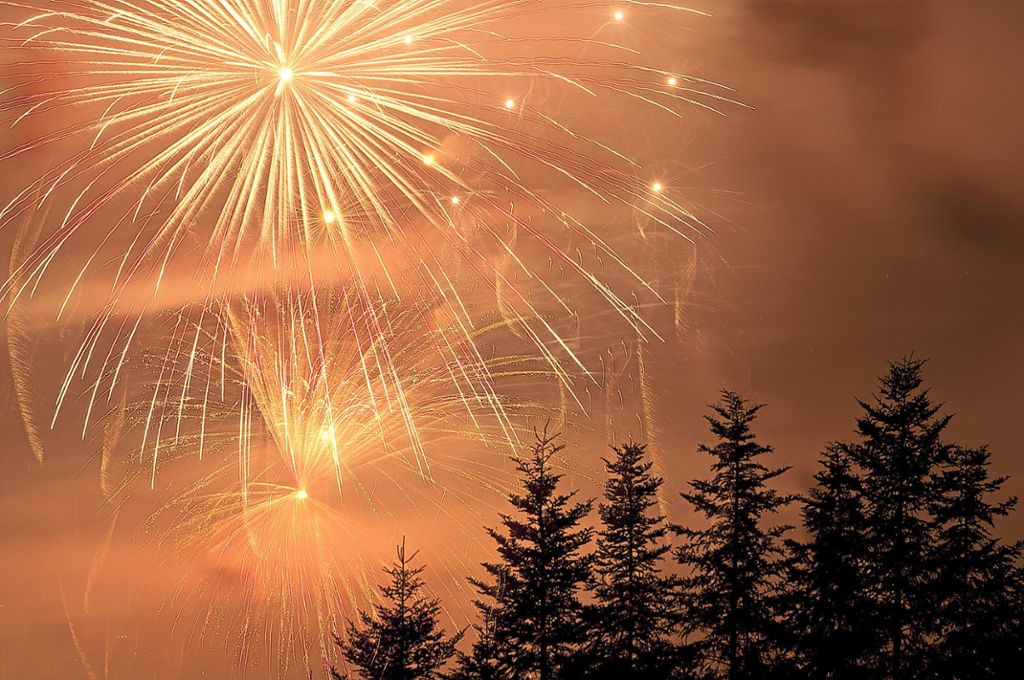 Die Besucher müssen am Freitag in Höfen auf das beliebte Feuerwerk verzichten.  Foto: © maf8 – stock.adobe.com
