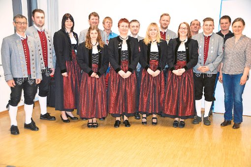 Der Ausschuss des Musikvereins mit den Geehrten und den verabschiedeten Mitgliedern Foto: Lissy Foto: Schwarzwälder-Bote