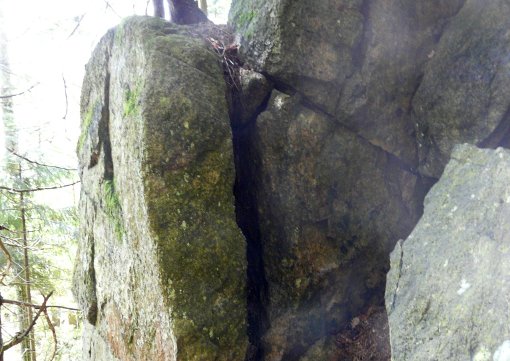 Die gefährlichen Felsen überm Bernecktal werden bald abgeräumt. Foto: Straßenbauamt