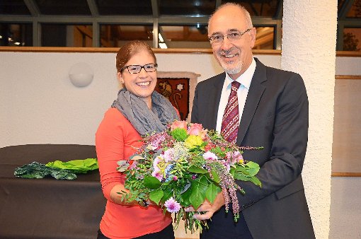 Bürgermeister Hartmut Mayer  beglückwünschte Carolin Höferth zu ihrem großartigen Erfolg. Foto:  Foto: Bausch