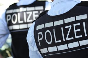 Die Polizei ermittelt wegen der Verwendung von Kennzeichen verfassungswidriger Organisationen in Reutlingen. (Symbolbild) Foto: dpa/Silas Stein