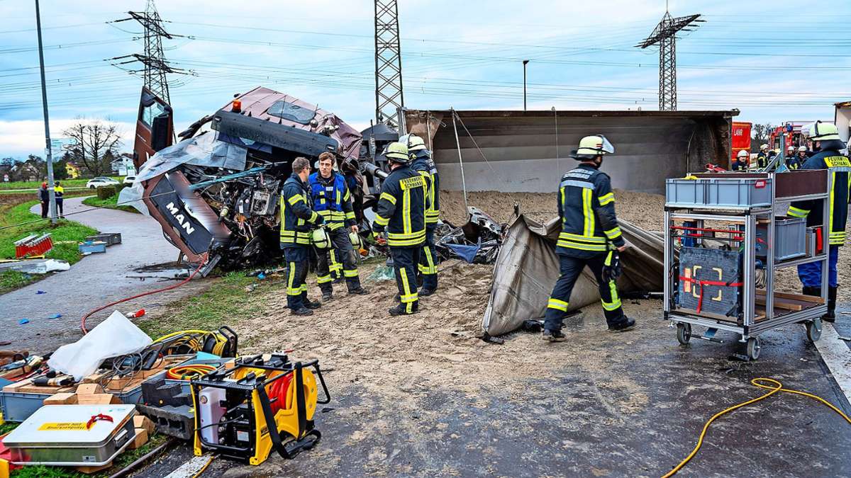 Schwerer Verkehrsunfall auf L 75: Schwanaus Kommandant spricht von besonderen Herausforderungen