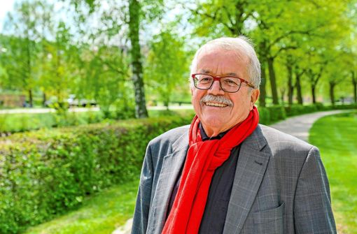 Mit rotem Schal – so kannte man ihn: Rainer Schmid starb im Alter von 76 Jahren. Foto: Fritsch