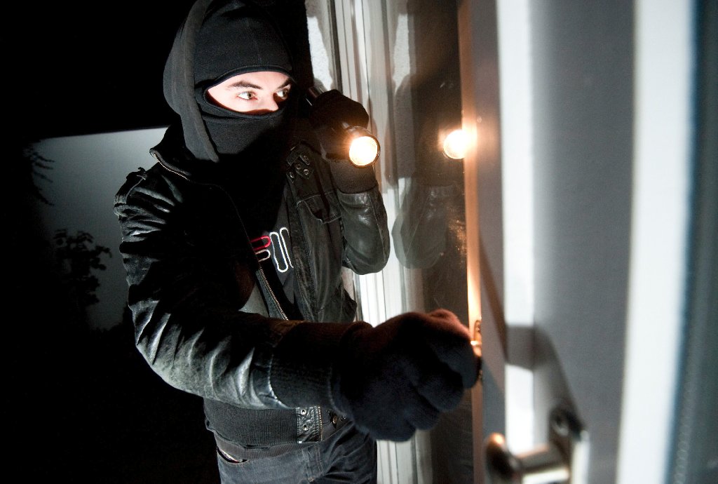 Unbekannte Einbrecher haben sich in der Nacht zum Donnerstag Zutritt zu einem Autohaus in Stuttgart-Feuerbach verschafft.  Foto: dpa/Symbolbild