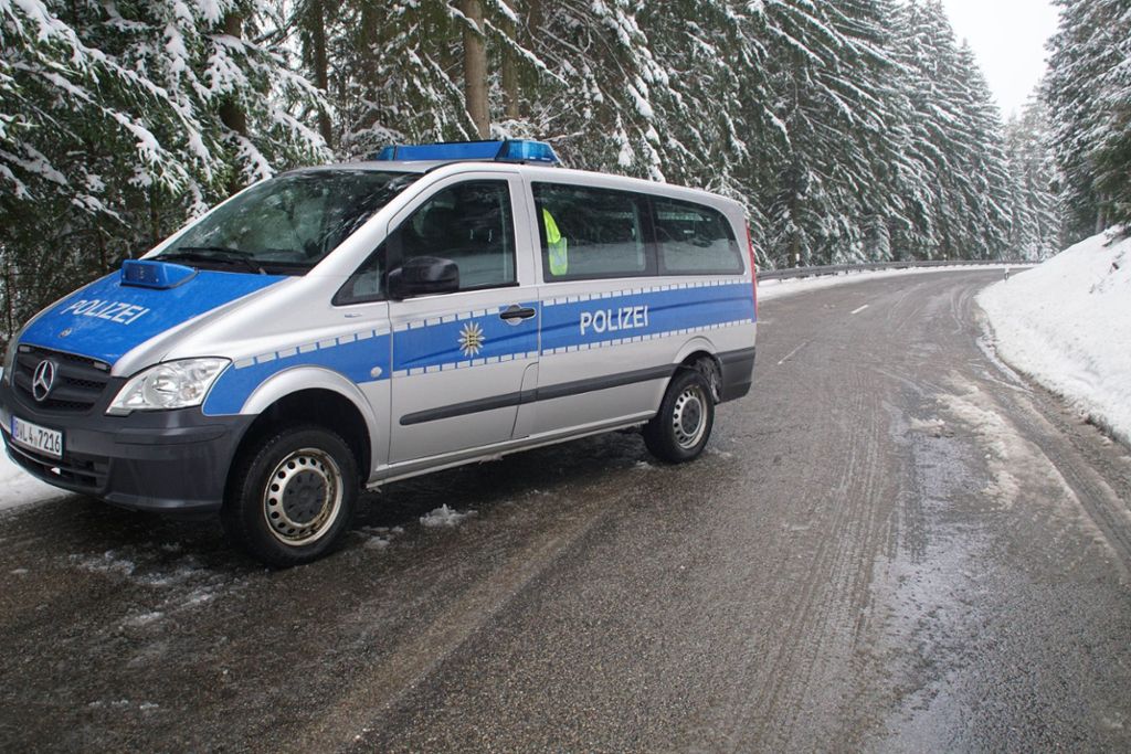 Bei einem Unfall im Kreis Freudenstadt ist ein 23-jähriger Autofahrer ums Leben gekommen.