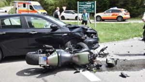 Unfall: Angefahrener Motorradfahrer schwer verletzt