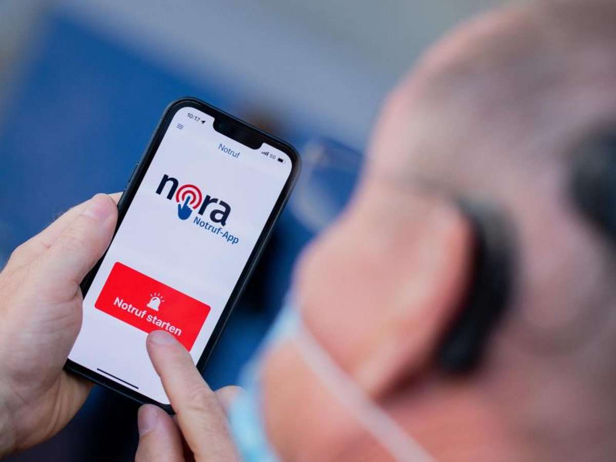 Die App Nora ermöglicht ihren Nutzern einen digitalen Notruf an Polizei, Feuerwehr und Rettungsdienst. (Symbolfoto) Foto: Rolf Vennenbernd/dpa