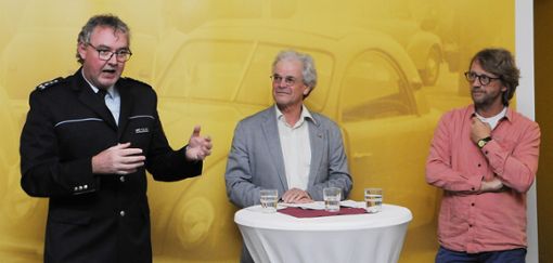 Jürgen Lederer, Moderator Martin Himmelheber und Knut Latscha beim Talk im Museum.  Foto: Ziechaus Foto: Schwarzwälder Bote