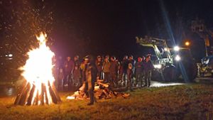 Landwirte aus   dem Schuttertal und Kinzigtal entzündeten ein Mahnfeuer am Dreispitz in Reichenbach. Foto: Spinner