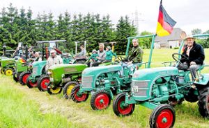 In Reih’ und Glied stehen die Traktoren vor der Ölmühle. Ein solches Bild wird es auch am 24. Juni wieder in Schömberg zu sehen geben. Foto: Archiv Foto: Schwarzwälder Bote