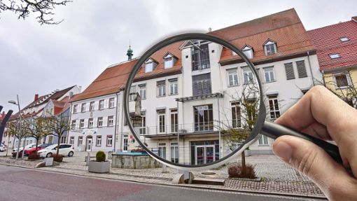Das Rathaus unter der Lupe: Die SPD fordert eine Untersuchung der Verwaltung bezüglich des Personals und erhält Unterstützung von der CDU und dem Freien Forum. Foto: Roland Sigwart