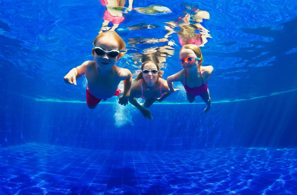 Mit den Kindern in den Urlaub: Was muss man beachten? Foto: Adobe Stock/Tropical studio