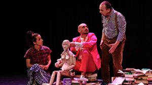 „Don Quichotte“ wird am Samstag, 2. März, erstmals  vom Eurodistrikttheater Baal im Forum am Rhein aufgeführt. Eine zentrale Rolle spielt  bei der Inszenierung des Theaters eine Holzpuppe. Foto: Haberer