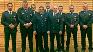 Die geehrten Feuerwehrmänner mit Kommandant Oliver Rathfelder (Zweiter von links). Foto: Sibylle Pfeiffer