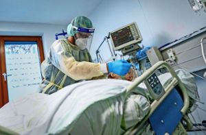 Patienten mit schweren Corona-Verläufen müssen oft auf die Intensivstation. Foto: dpa/Kay Nietfeld