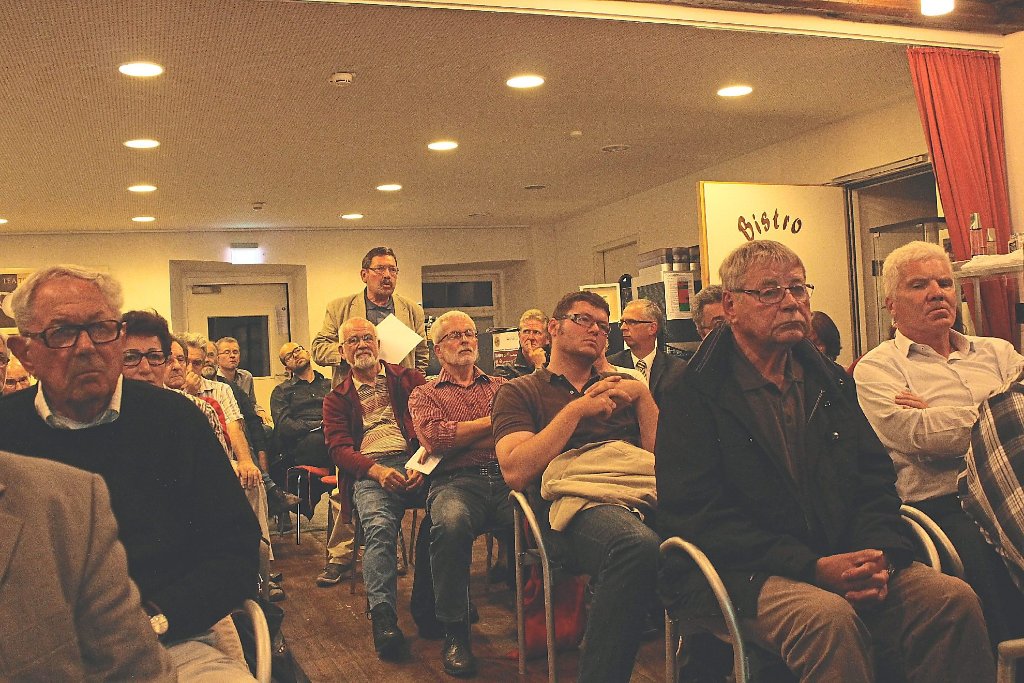 Bei der Gründungs-Versammlung des Forums Perspektiven Rottweil melden sich viele Bürger zu Wort. Foto: Schickle