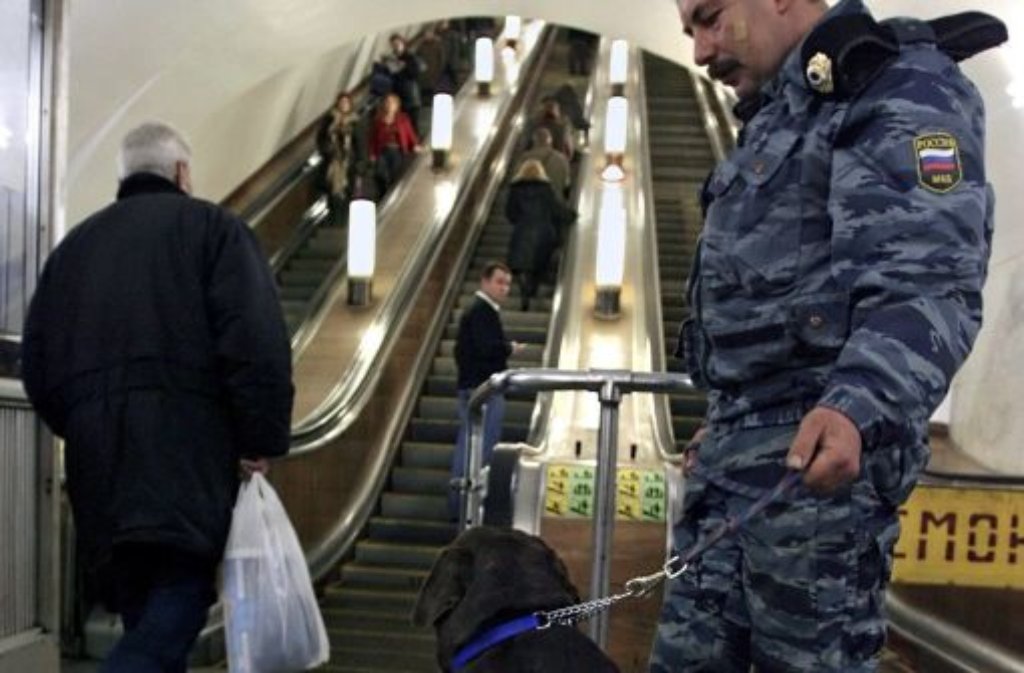 Mindestens 34 Menschen sind bei Selbstmordanschlägen in der Moskauer U-Bahn ums Leben gekommen.