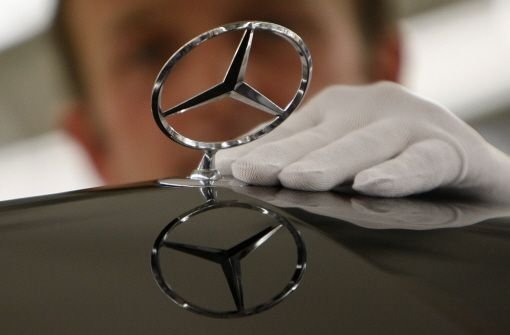 Der Autobauer Daimler fährt auf eines seiner besten Jahre zu: Ende 2010 soll der Gewinn sechs Milliarden Euro vor Steuern und Zinsen erreichen.  Foto: dapd
