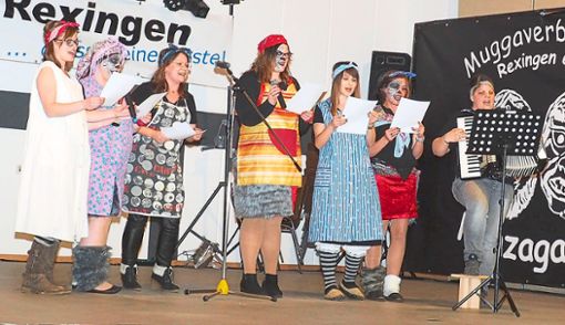 Verschiedene Gruppen der Rexinger Vereine, wie die hier die Mugga-Girls, beteiligten sich wieder an der Fleggafasnet.  Foto: Wagner Foto: Schwarzwälder Bote