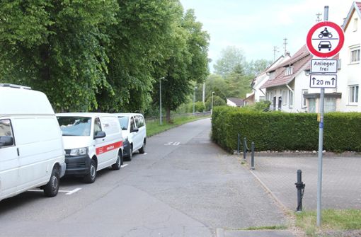 In der Einmündung Mühlwiesenstraße darf geparkt werden. Die Einfahrt ist auch für Nichtanlieger auf einer Länge von 20 Metern erlaubt. Foto: Schmidt
