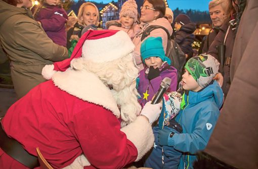 Auch der Nikolaus wird in diesem Jahr den Kindern auf dem Wildberger Weihnachtsmarkt wieder einen Besuch abstatten. Foto: Jacqueline Geisel