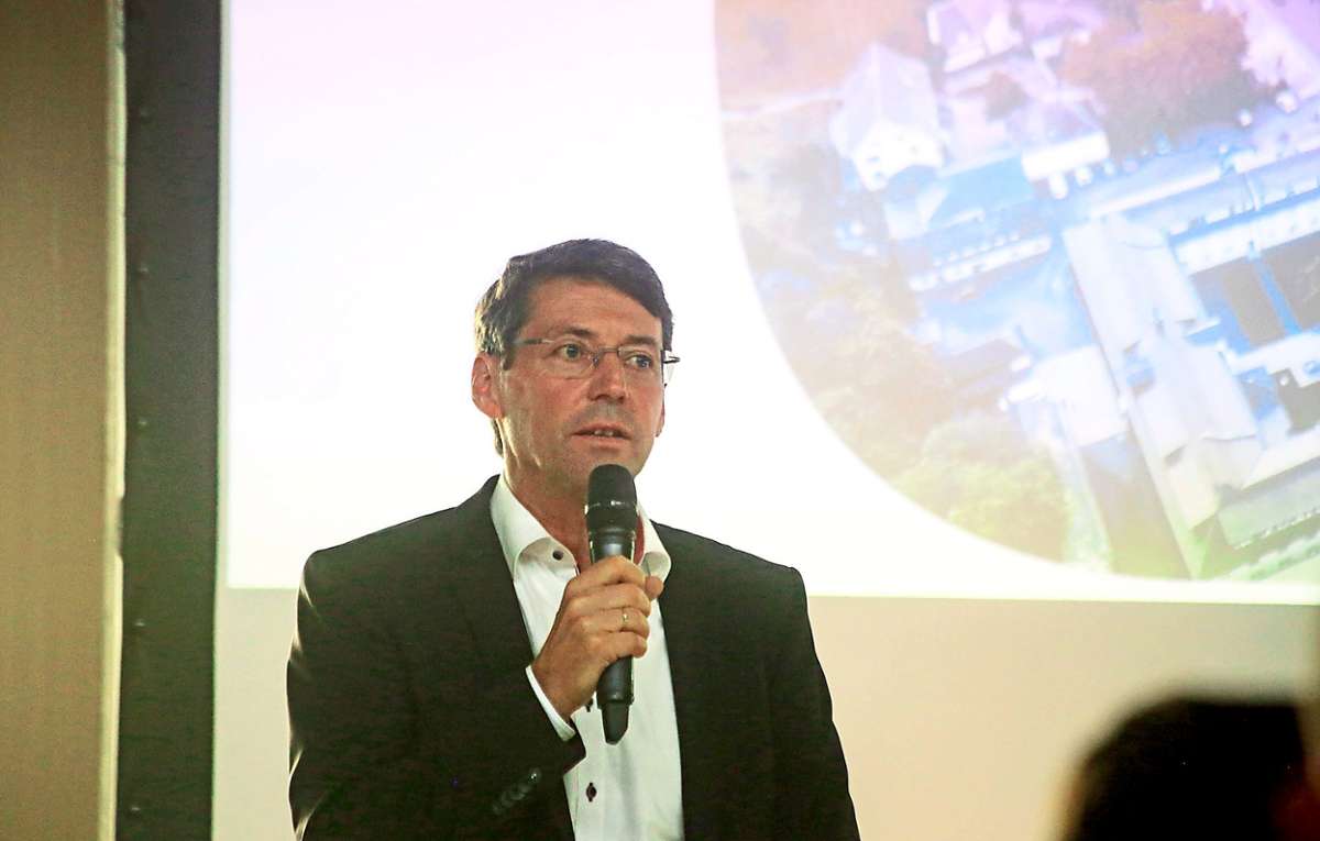 Bürgermeister Bruno Metz und der Gemeinderat wollen mit der Bebauung der Badwiese die Wohnungsnot lindern. Foto: Lahrer Zeitung