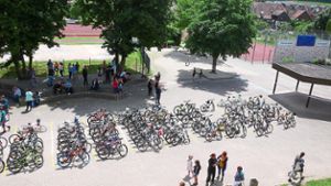 197 Fahrräder für die Teilnehmer des Triathlons an der Realschule.  Foto: Realschule Foto: Schwarzwälder Bote