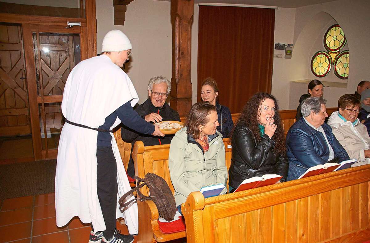 Nach der Brotvermehrung verteilten die Apostel auch in der Kirche Brot. Foto: Heimpel