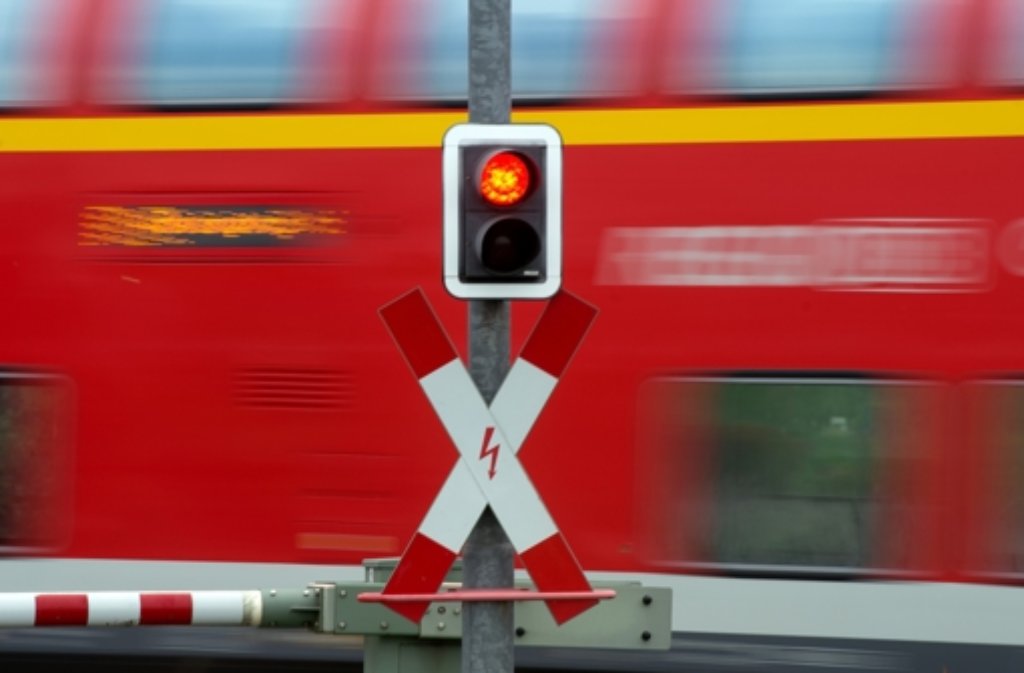 Ein Kurzschluss an Bord eines Regionalexpresses hat bei Schorndorf am Donnerstag die Feuerwehr auf den Plan gerufen. Foto: dpa/Symbolbild