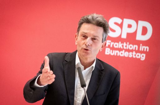 198 von 204 anwesenden Abgeordneten stimmten für Rolf Mützenich (SPD) als Fraktionsvorsitzenden. (Archivbild) Foto: dpa/Kay Nietfeld