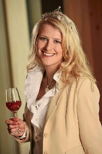 Die badische Weinprinzessin Larissa Zentner wird der 1. Blumberger Weinmesse charmanten Glanz verleihen.  Foto: Badischer Wein Foto: Schwarzwälder-Bote
