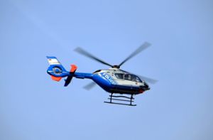Ein Hubschrauber der Polizei war an der Personensuche beteiligt. Foto: Pixabay/Schué