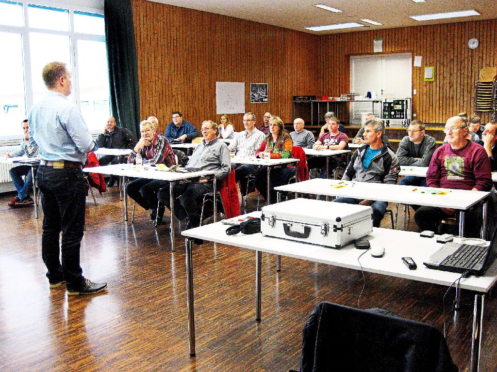 Hausmeister aus dem Zollernalbkreis haben an der Schulung  der Energieagentur in Meßstetten teilgenommen.  Foto: Privat Foto: Schwarzwälder-Bote