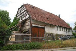 Aus dem 17. Jahrhundert stammt das Leidringer Gasthaus zum Grünen Baum. Seit den 1990er-Jahren steht es leer. Fotos: Hertle Foto: Schwarzwälder Bote