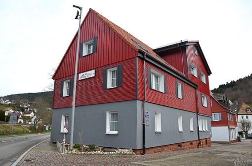 Das Haus der Türkisch-Islamischen Gemeinde Alpirsbach in der Torgasse 1 wurde größtenteils in Eigenleistung der Mitglieder renoviert. Foto: Störzer