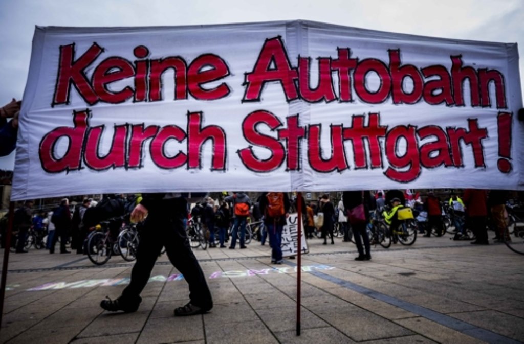 Rund 220 Menschen protestierten gegen den Feinstaub in Stuttgart.