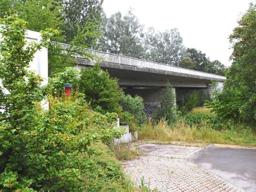 Die Stadt Rottweil lässt die Neckarbrücke der Lehrstraße zwischen Altstadt und Bahnhof sanieren, ebenso wie die Stützmauer in der Tannstraße. Der Verkehr wird umgeleitet. Foto: Stadt Rottweil