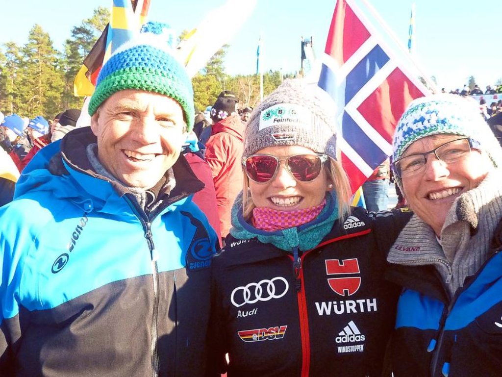 Eine große Gruppe um Klaus und Susanne Ringwald hat die deutschen Sportler bei der nordischen Ski-WM in Falun angefeuert. Darunter war auch die Tochter Sandra Ringwald, die ihre Qualifikation gerechtfertigt hat.