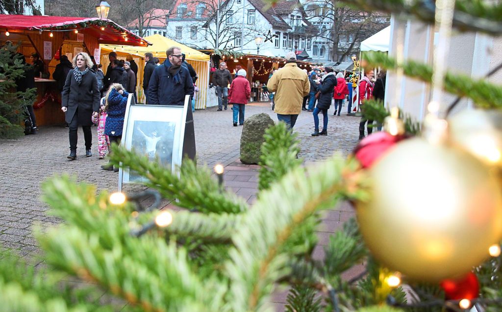 Adventsstimmung trotz teils ungemütlichen Wetters auf dem Adventsmarkt im Klosterviertel. Fotos: Gegenheimer