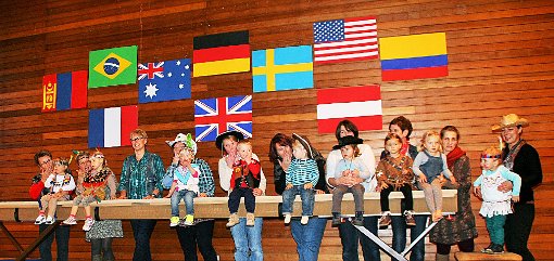 Ob Indianer, Cowboys oder Schweden – die Turnkinder haben sich bei der Feier in der Festhalle durch die ganze Welt bewegt. Foto: Holstein Foto: Schwarzwälder-Bote