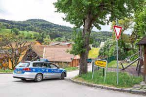 Ein Streifenwagen der Polizei steht an einer Kreuzung in Zell-Riedichen.Foto: von Ditfurth Foto: Schwarzwälder Bote