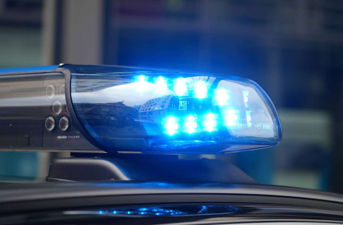 Die Polizei ermittelt gegen einen 43-Jährigen, der in Reutlingen auf seinen Neffen losgegangen sein soll (Symbolfoto). Foto: IMAGO/xcitepress/IMAGO/xcitepress/benedict bartsch