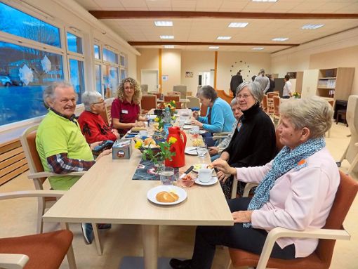 In der Tagespflege in Althengstett wird unter anderem gemeinsam gefrühstückt.  Fotos: Selent-Witowski Foto: Schwarzwälder Bote